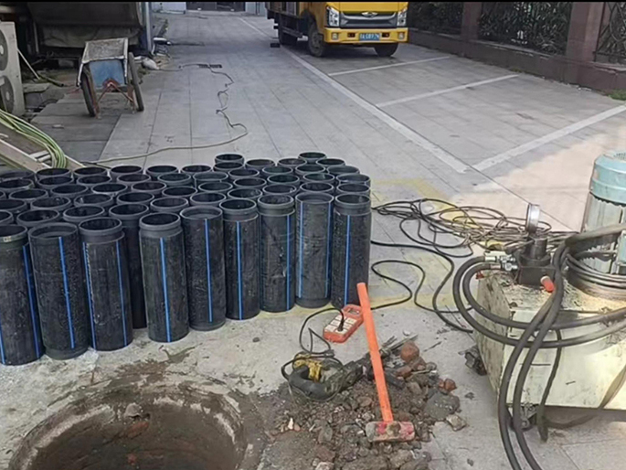 元宝山PE置换管厂家 DN315置换管 非开挖管短管置换