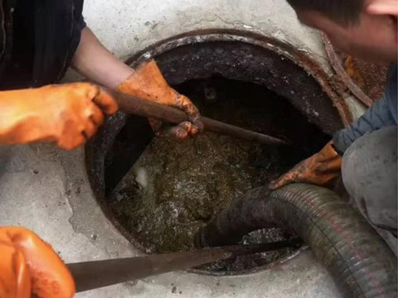 元宝山清理化粪池时如何避免沼气的危害？